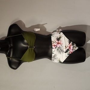 Shade&Shore XS tropical Print Bikini Bottoms and green Xhilaration XS top.